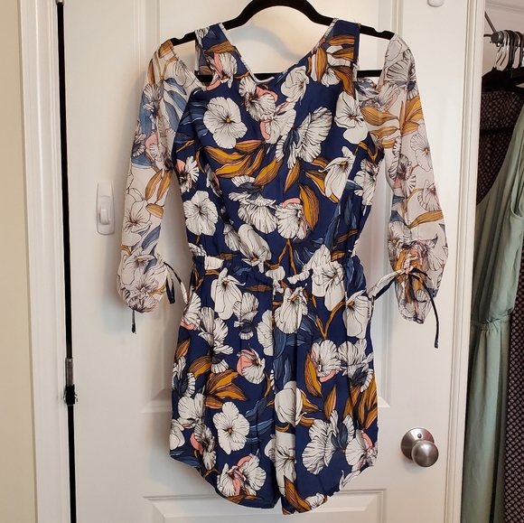 NWT Minkpink Romper Small Pacifico Floral Cold Shoulder Tie Sleeve Boho - Picture 3 of 4